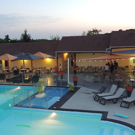 Camping L'Arada Parc Hotel Sonzay Exterior photo